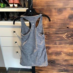 Lot of 5 lululemon tanks - all size 6